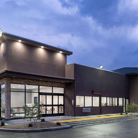 Hotel Ramada By Wyndham Modesto Yosemite Area Esterno foto