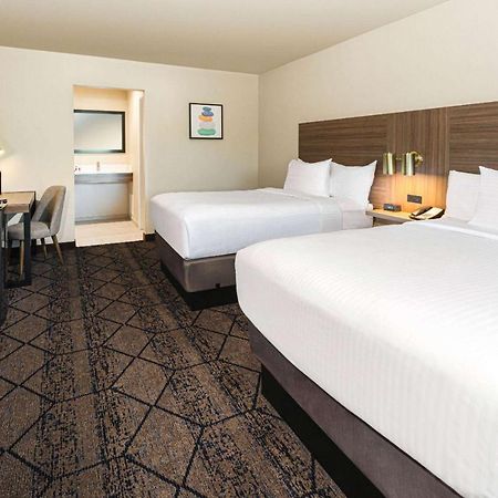 Hotel Ramada By Wyndham Modesto Yosemite Area Esterno foto