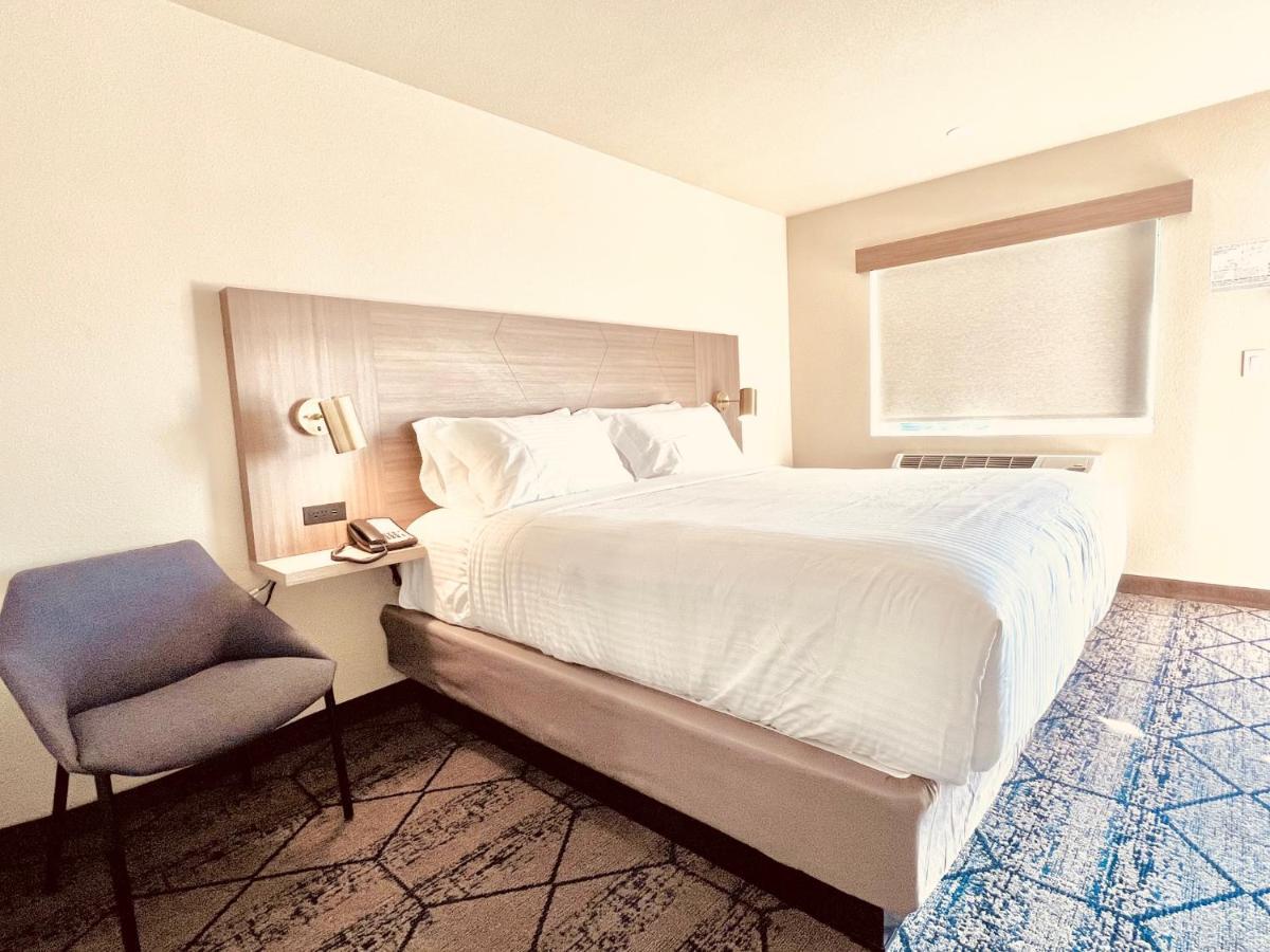 Hotel Ramada By Wyndham Modesto Yosemite Area Esterno foto