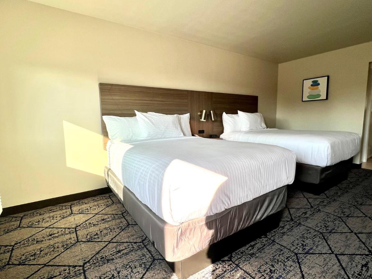 Hotel Ramada By Wyndham Modesto Yosemite Area Esterno foto