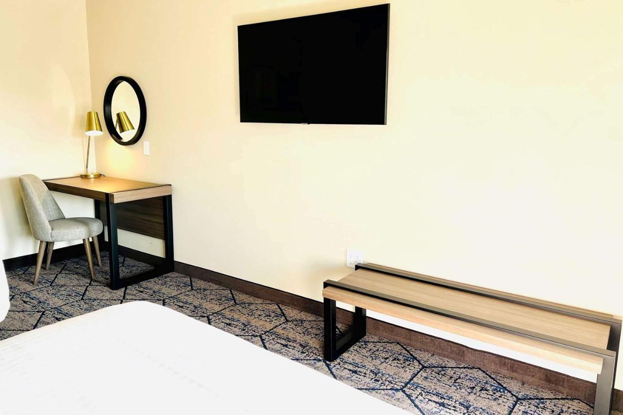 Hotel Ramada By Wyndham Modesto Yosemite Area Esterno foto
