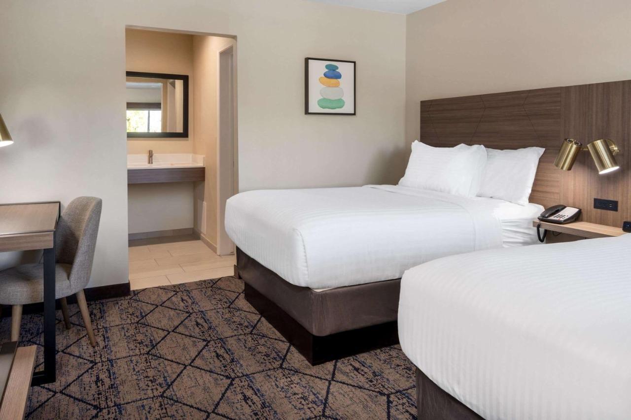 Hotel Ramada By Wyndham Modesto Yosemite Area Esterno foto