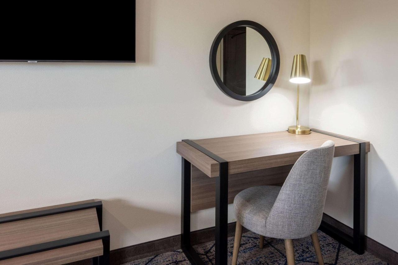 Hotel Ramada By Wyndham Modesto Yosemite Area Esterno foto