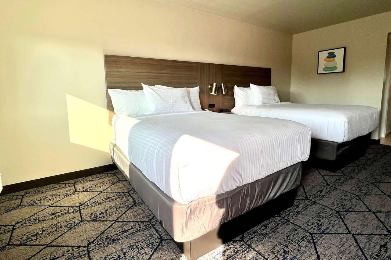 Hotel Ramada By Wyndham Modesto Yosemite Area Esterno foto