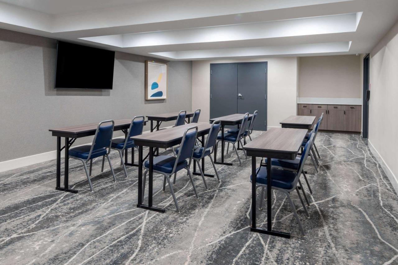 Hotel Ramada By Wyndham Modesto Yosemite Area Esterno foto