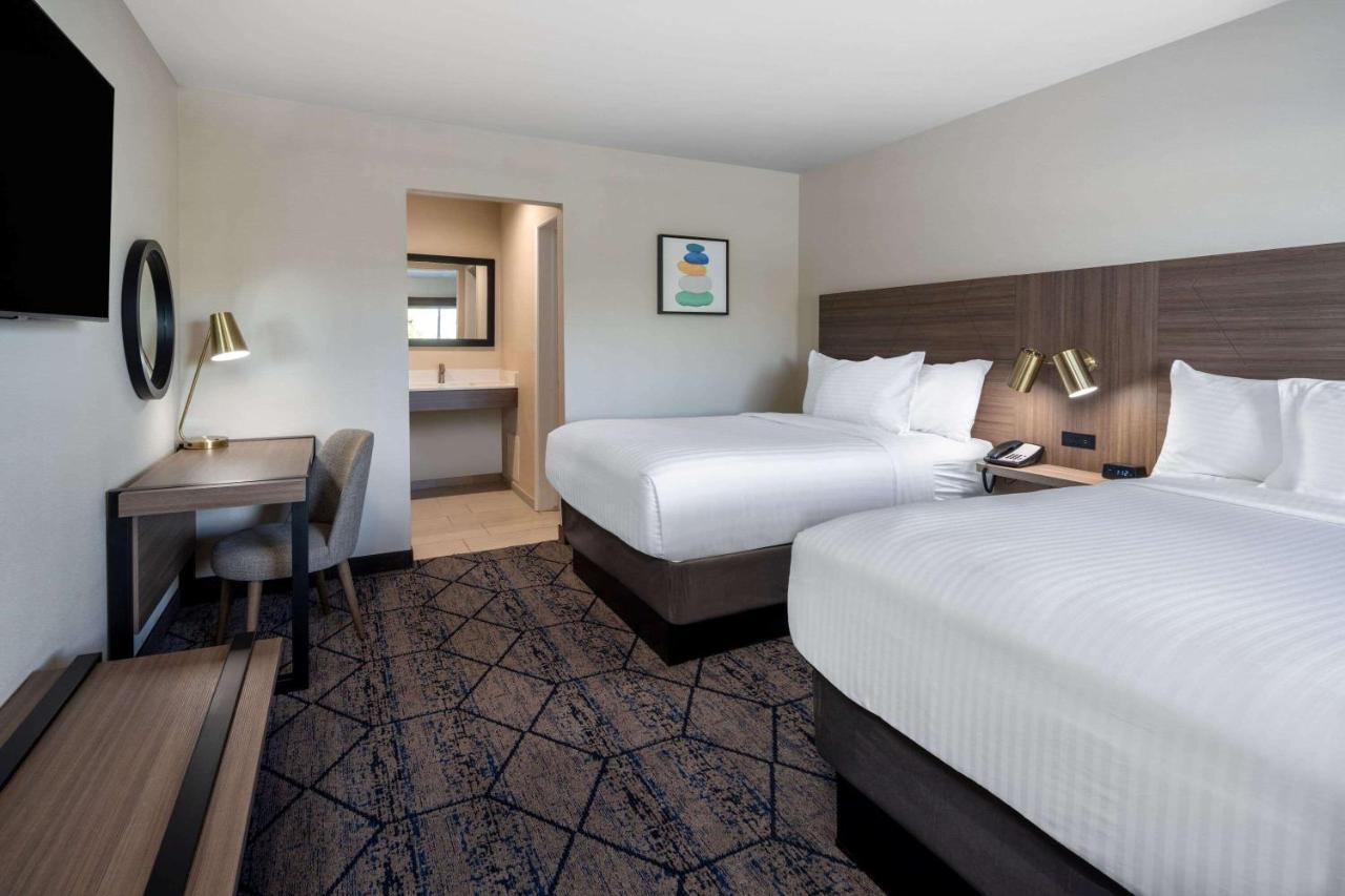 Hotel Ramada By Wyndham Modesto Yosemite Area Esterno foto