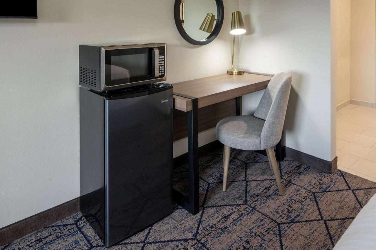 Hotel Ramada By Wyndham Modesto Yosemite Area Esterno foto