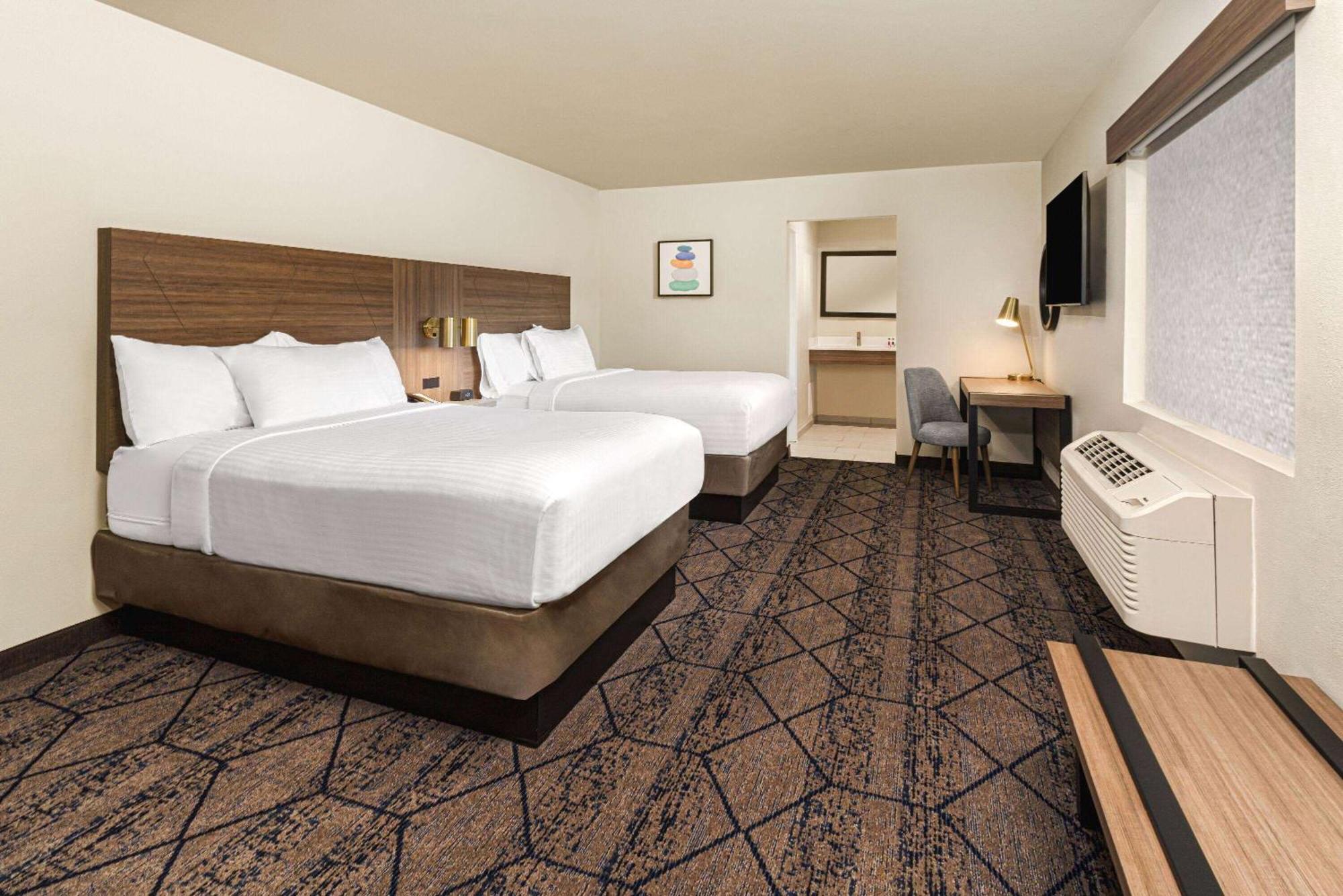 Hotel Ramada By Wyndham Modesto Yosemite Area Esterno foto