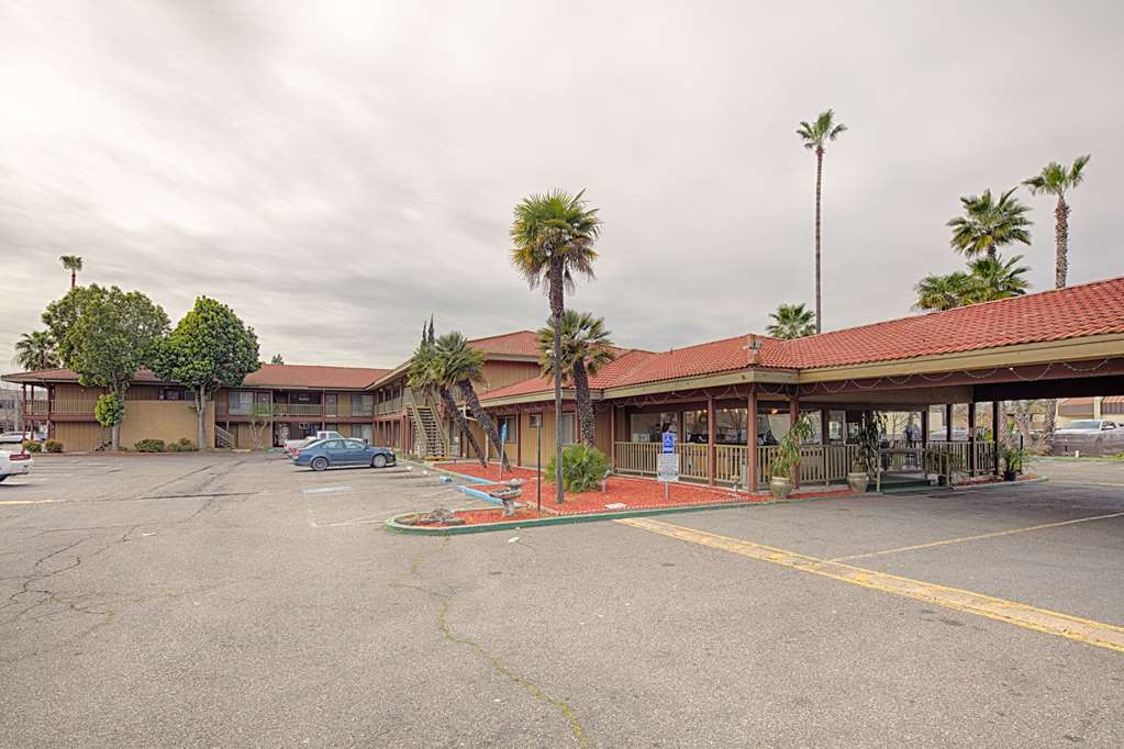 Hotel Ramada By Wyndham Modesto Yosemite Area Esterno foto