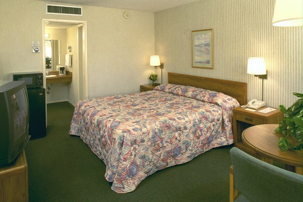 Hotel Ramada By Wyndham Modesto Yosemite Area Esterno foto