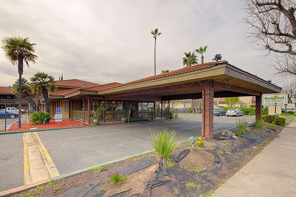 Hotel Ramada By Wyndham Modesto Yosemite Area Esterno foto