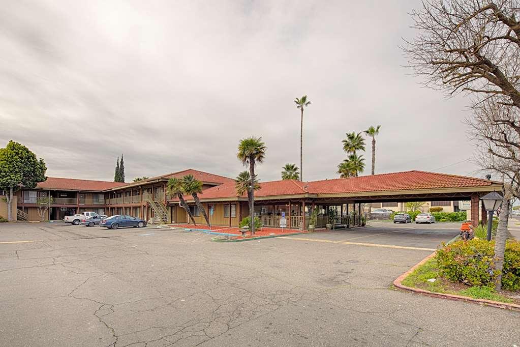 Hotel Ramada By Wyndham Modesto Yosemite Area Esterno foto
